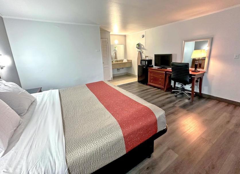 Red Carpet Inn - Stamford Ngoại thất bức ảnh